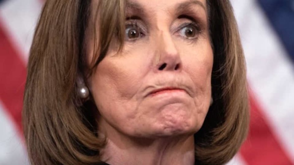 Nancy Pelosiová se v Trumpově impeachmentu topí čím dál hlouběji